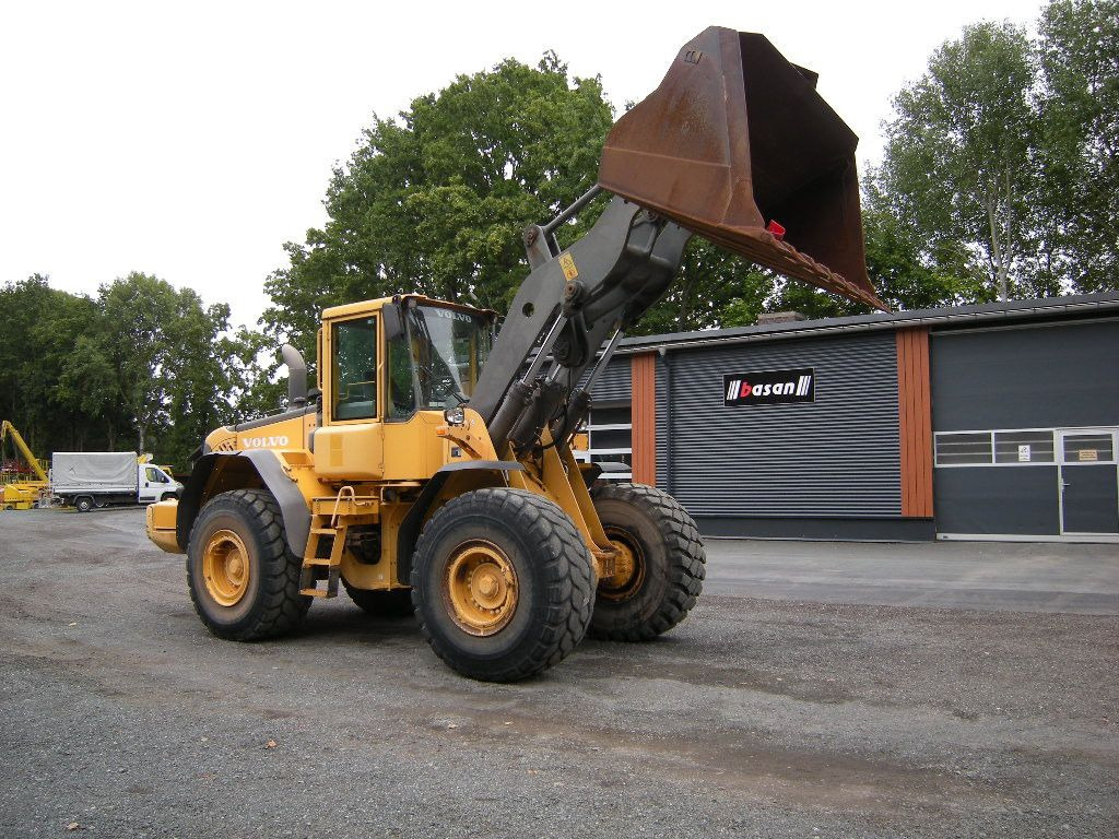 Volvo L 120 E - Wheel loader: picture 1 Volvo L 120 E - Wheel loader: picture 1