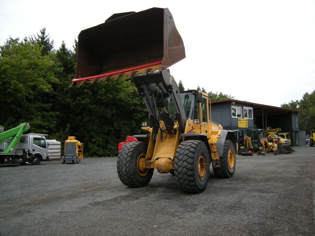 Volvo L 120 E - Wheel loader: picture 4 Volvo L 120 E - Wheel loader: picture 4