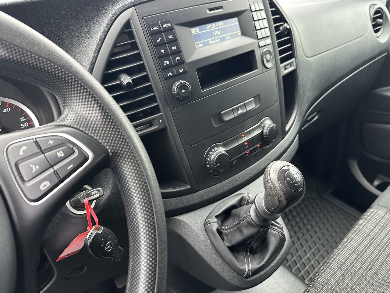Mercedes-Benz Vito 111 CDI   9 Sitzer   BT   FSE   Klima   Tempomat   Radio - Passenger van: picture 5 Mercedes-Benz Vito 111 CDI   9 Sitzer   BT   FSE   Klima   Tempomat   Radio - Passenger van: picture 5