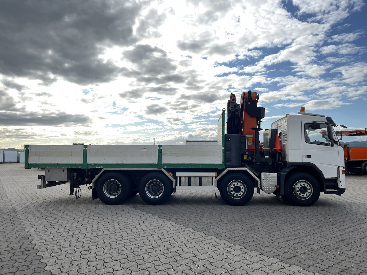Dropside/ Flatbed truck, Crane truck Volvo FM 440 8x4  Palfinger PK 44002   Wechselsystem: picture 11