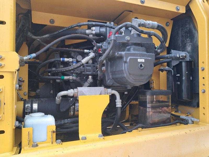 Komatsu HB365LC-3 Hybrid - Crawler excavator: picture 2 Komatsu HB365LC-3 Hybrid - Crawler excavator: picture 2
