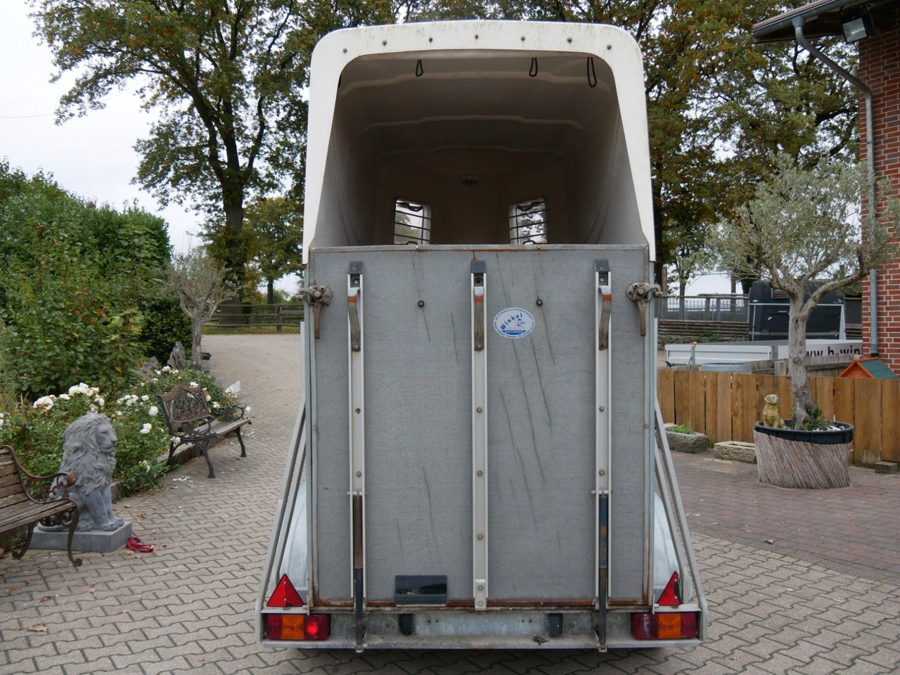 Blomert 1,5 Pferde mit Sattelkammer - Livestock trailer: picture 2 Blomert 1,5 Pferde mit Sattelkammer - Livestock trailer: picture 2