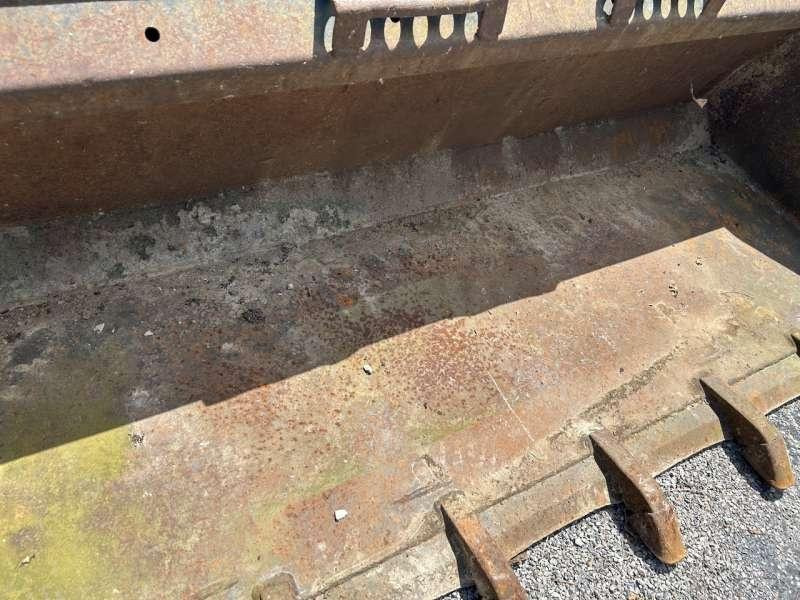 1700mm - Loader bucket: picture 3 1700mm - Loader bucket: picture 3