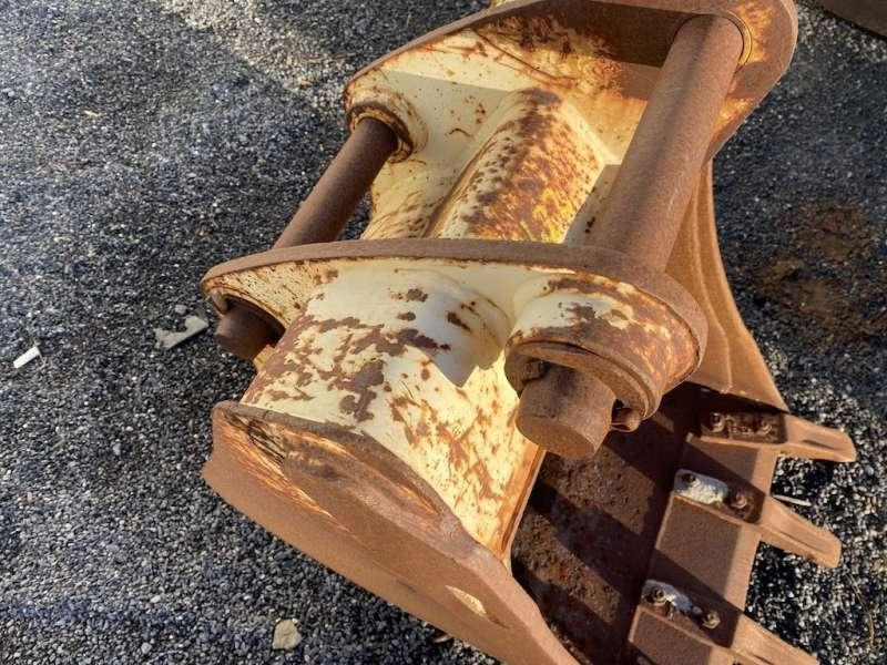 CATERPILLAR 570mm - type tractopelle - Excavator bucket: picture 5 CATERPILLAR 570mm - type tractopelle - Excavator bucket: picture 5