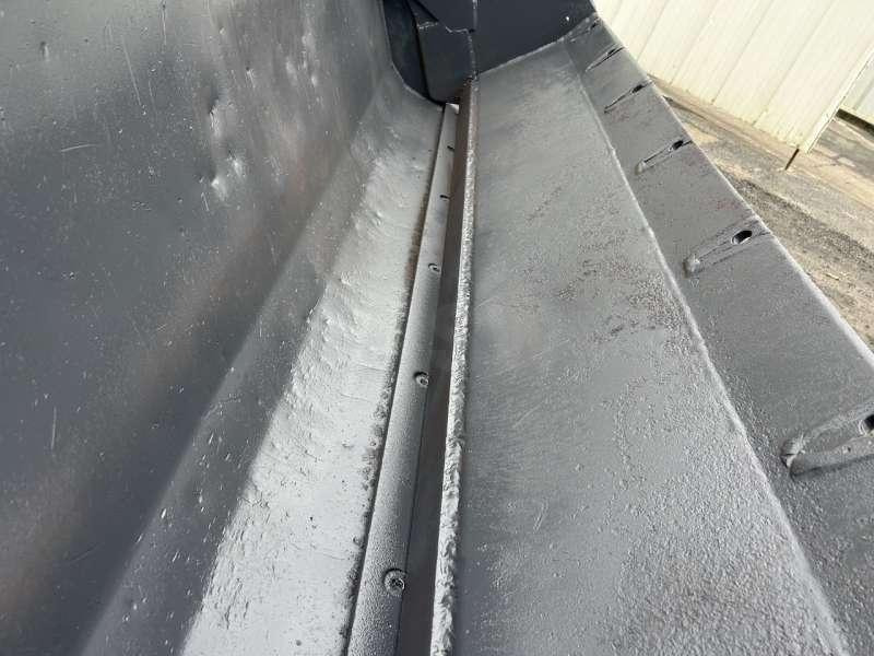 MECALAC series 8/10/11 et 12 - 2200mm - Loader bucket: picture 3 MECALAC series 8/10/11 et 12 - 2200mm - Loader bucket: picture 3