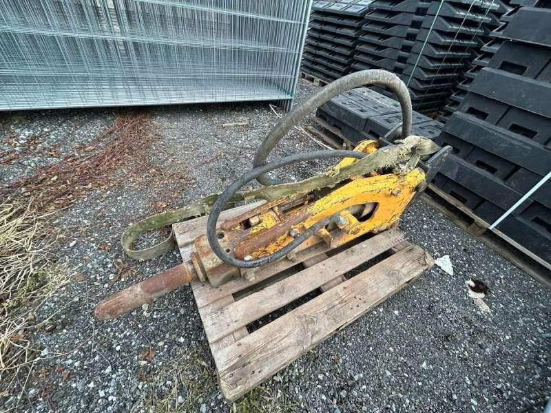 MONTABERT PELLE 8 TONNES / TRACTOPELLE - Hydraulic hammer: picture 2 MONTABERT PELLE 8 TONNES / TRACTOPELLE - Hydraulic hammer: picture 2