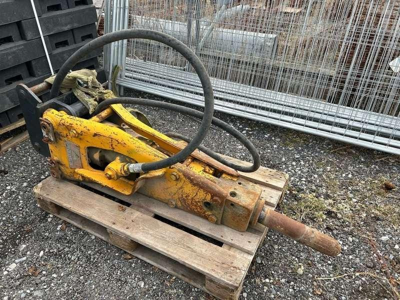 MONTABERT PELLE 8 TONNES / TRACTOPELLE - Hydraulic hammer: picture 5 MONTABERT PELLE 8 TONNES / TRACTOPELLE - Hydraulic hammer: picture 5