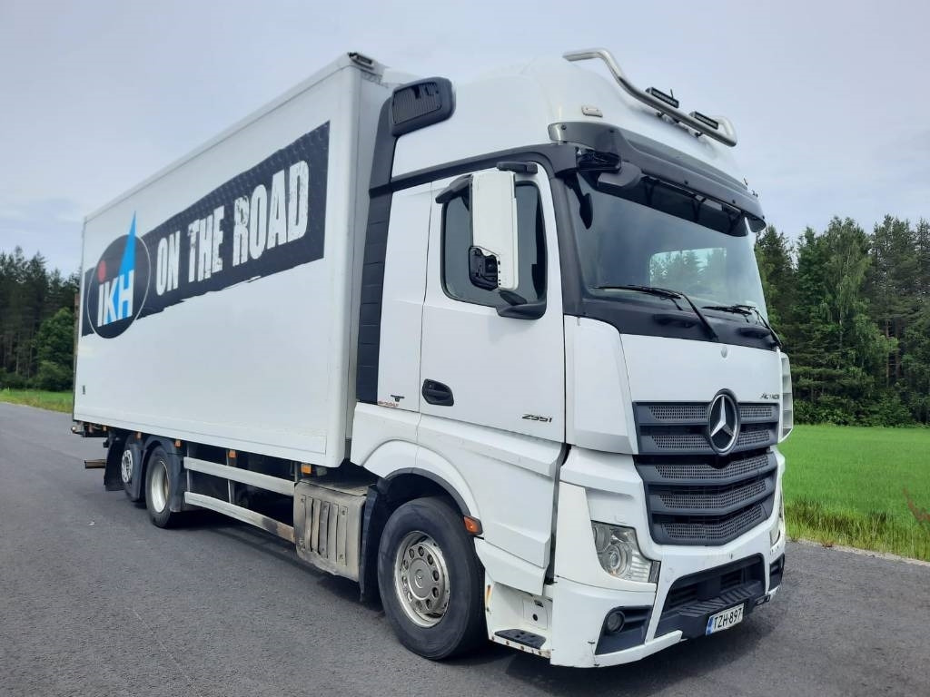 Mercedes-Benz Actros 2551 - Box truck: picture 2 Mercedes-Benz Actros 2551 - Box truck: picture 2