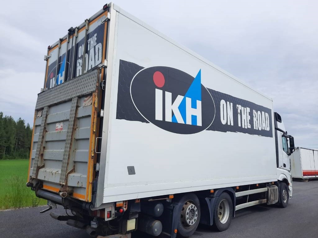 Mercedes-Benz Actros 2551 - Box truck: picture 4 Mercedes-Benz Actros 2551 - Box truck: picture 4