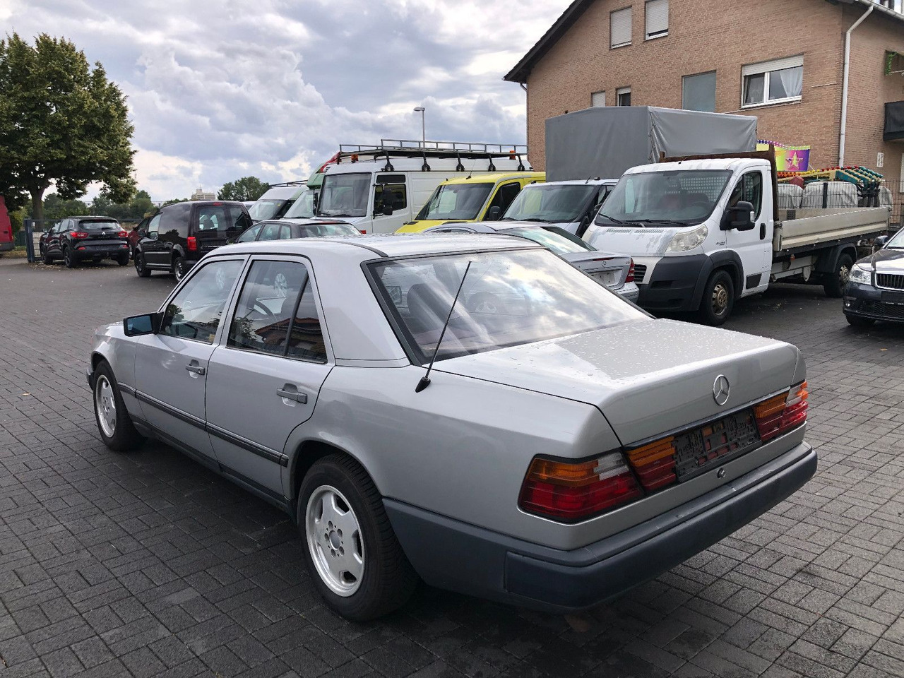 Mercedes-Benz W124 E 260 - Sedan: picture 4 Mercedes-Benz W124 E 260 - Sedan: picture 4