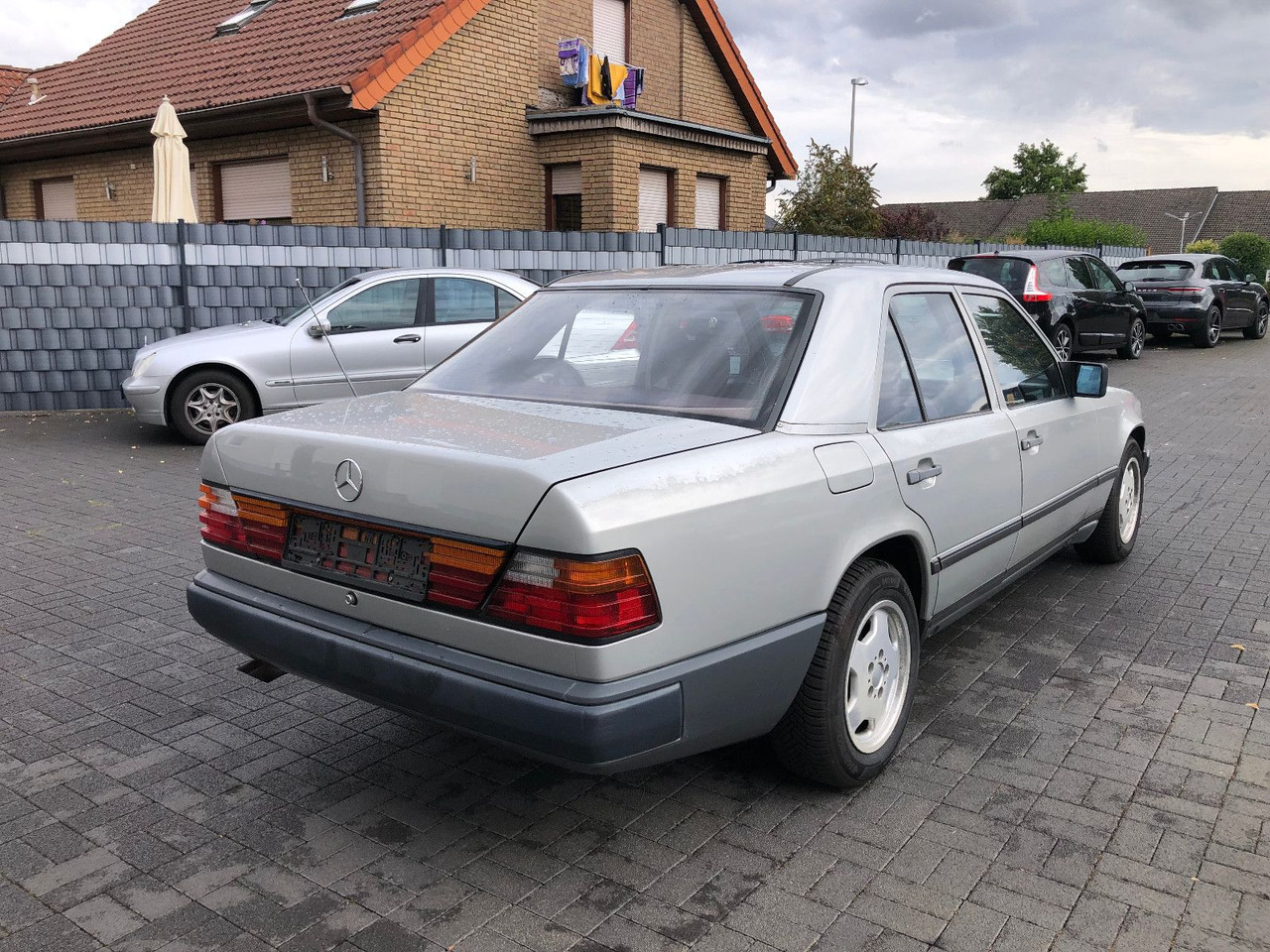 Mercedes-Benz W124 E 260 - Sedan: picture 2 Mercedes-Benz W124 E 260 - Sedan: picture 2