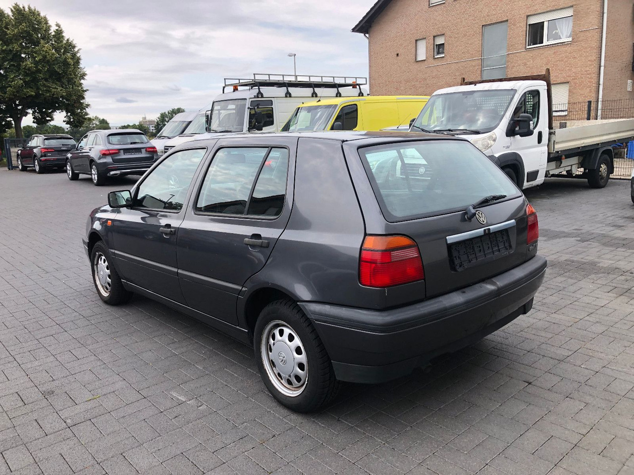 Volkswagen Golf 1.8 GL Klima - Sedan: picture 4 Volkswagen Golf 1.8 GL Klima - Sedan: picture 4