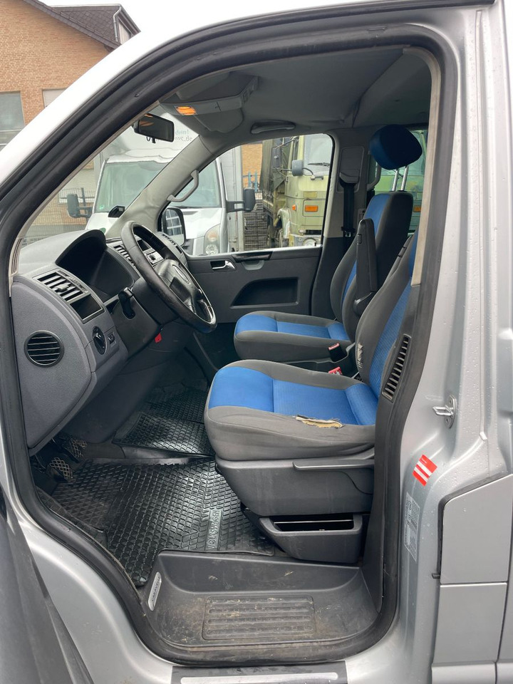 Passenger van Volkswagen T5 2.5 TDi Caravelle 4Motion 8-Sitzer: picture 9 Passenger van Volkswagen T5 2.5 TDi Caravelle 4Motion 8-Sitzer: picture 9