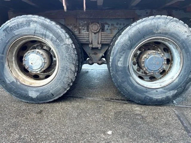 Interior photo 2: Dropside/ Flatbed truck DAF 95-430XF SPACECAB 6x4 FULL STEEL WITH OPEN BODY (EURO 3 / 9.000 KG. FRONT AXLE / FULL STEEL SUSPENSION / REDUCTION AXLES / ZF16