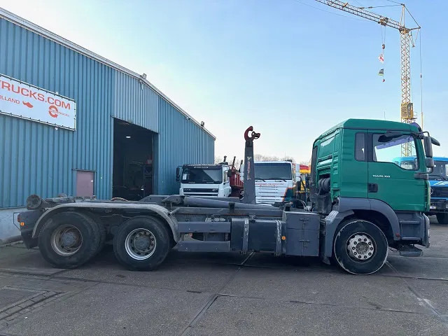 MAN TGA 26.360BB 6x4 FULL STEEL MULTILIFT HOOK-ARM (ZF16 MANUAL GEARBOX / FULL STEEL SUSPENSION / REDUCTION AXLES / AIRCONDITIONING) - Hook lift truck: picture 4 MAN TGA 26.360BB 6x4 FULL STEEL MULTILIFT HOOK-ARM (ZF16 MANUAL GEARBOX / FULL STEEL SUSPENSION / REDUCTION AXLES / AIRCONDITIONING) - Hook lift truck: picture 4
