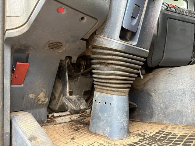 Mercedes-Benz Actros 2540 L 6x2 MP1 WITH V-CRANE & HOOK-ARM SYSTEM (EPS WITH CLUTCH (3 PEDALS) / REDUCTION AXLE / STEEL-/AIR SUSPENSION / P.T. on lease Mercedes-Benz Actros 2540 L 6x2 MP1 WITH V-CRANE & HOOK-ARM SYSTEM (EPS WITH CLUTCH (3 PEDALS) / REDUCTION AXLE / STEEL-/AIR SUSPENSION / P.T.: picture 14