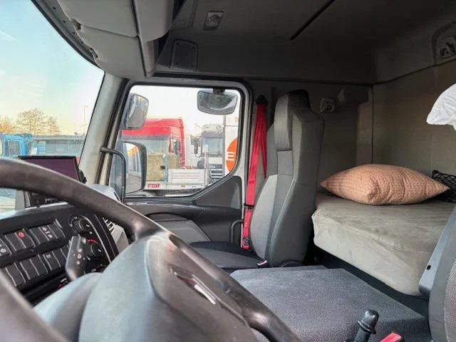 Refrigerator truck Renault D 19 D320 SLEEPERCAB 4x2 LAMBERET / THERMOKING (EURO 6 / RETARDER / AUTOMATIC GEARBOX / AIRCONDITIONING): picture 12