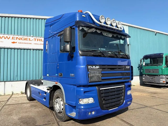 DAF XF 105.460 ATE SPACECAB (ZF16 MANUAL GEARBOX / HYDRAULIC KIT / P.T.O. / ADR-VLG / FULL SPOILERSET / FRIDGE) - Tractor unit: picture 2 DAF XF 105.460 ATE SPACECAB (ZF16 MANUAL GEARBOX / HYDRAULIC KIT / P.T.O. / ADR-VLG / FULL SPOILERSET / FRIDGE) - Tractor unit: picture 2