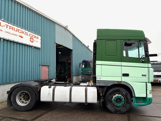 DAF XF 95.430 SPACECAB EURO 4 (ZF16 MANUAL GEARBOX / ZF-INTARDER / AIRCONDITIONING / 870 LITER DIESEL TANK / EURO 4) - Tractor unit: picture 4 DAF XF 95.430 SPACECAB EURO 4 (ZF16 MANUAL GEARBOX / ZF-INTARDER / AIRCONDITIONING / 870 LITER DIESEL TANK / EURO 4) - Tractor unit: picture 4