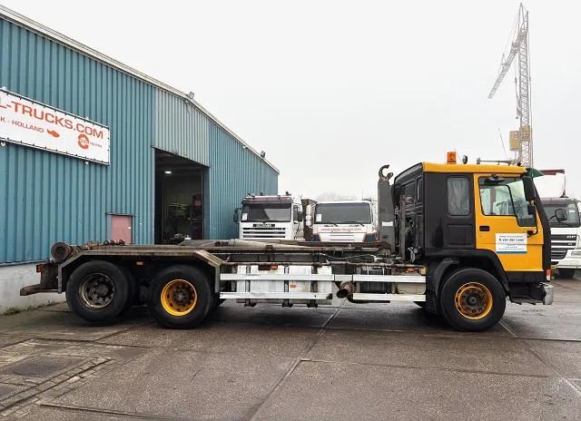 Volvo FL 12.380 6x2 A-RIDE (ORIGINAL DUTCH) HOOK-ARM CONTAINER SYSTEM (FULL STEEL SUSPENSION / REDUCTION AXLE / 10 TIRES / 8.000 KG. F - Hook lift truck: picture 4 Volvo FL 12.380 6x2 A-RIDE (ORIGINAL DUTCH) HOOK-ARM CONTAINER SYSTEM (FULL STEEL SUSPENSION / REDUCTION AXLE / 10 TIRES / 8.000 KG. F - Hook lift truck: picture 4