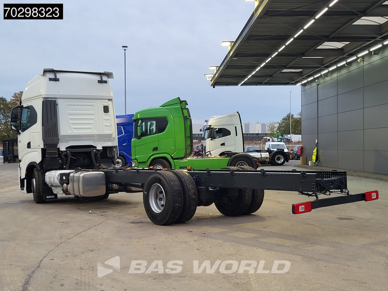 Iveco S-Way 420 4X2 NEW! Chassis, Automatic Standklima 2xTanks Euro 6 - Cab chassis truck: picture 2 Iveco S-Way 420 4X2 NEW! Chassis, Automatic Standklima 2xTanks Euro 6 - Cab chassis truck: picture 2