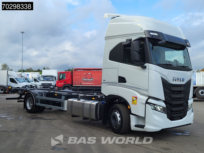 Iveco S-Way 460 4X2 NEW !! BDF Automatic Full air ACC Led Euro 6 - Container transporter/ Swap body truck: picture 3 Iveco S-Way 460 4X2 NEW !! BDF Automatic Full air ACC Led Euro 6 - Container transporter/ Swap body truck: picture 3