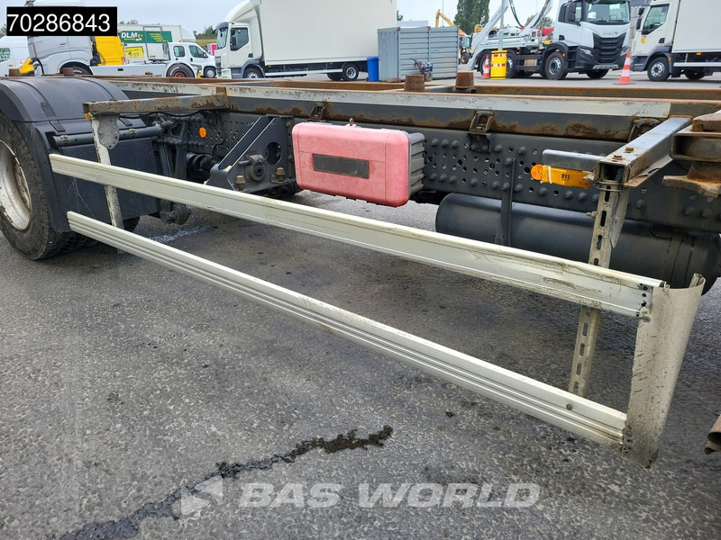Container transporter/ Swap body truck Mercedes-Benz Actros 1843 4X2 BDF 2xTanks Automatic Euro 6: picture 13