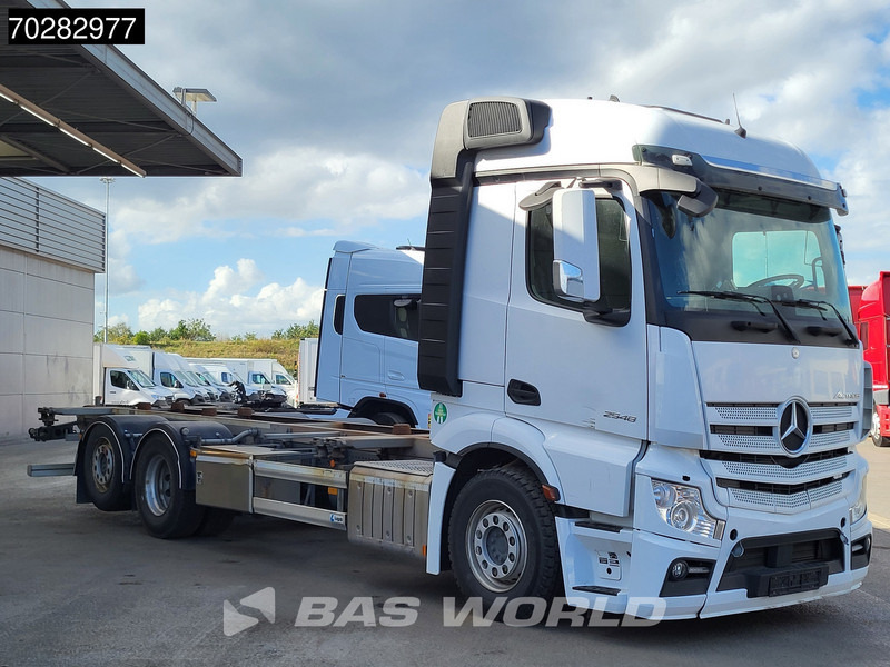 Mercedes-Benz Actros 2548 Actros 6X2 BROKEN ENGINE! Lift-Axle Xenon Automatic Euro 6 - Container transporter/ Swap body truck: picture 5 Mercedes-Benz Actros 2548 Actros 6X2 BROKEN ENGINE! Lift-Axle Xenon Automatic Euro 6 - Container transporter/ Swap body truck: picture 5