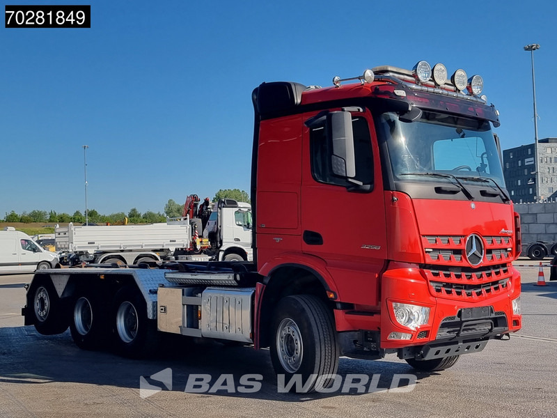 Mercedes-Benz Arocs 3258 8X4 24t Hiab XR24SL5924 Retarder Big-Axle Lift-Lenkachse Euro 6 - Hook lift truck: picture 3 Mercedes-Benz Arocs 3258 8X4 24t Hiab XR24SL5924 Retarder Big-Axle Lift-Lenkachse Euro 6 - Hook lift truck: picture 3
