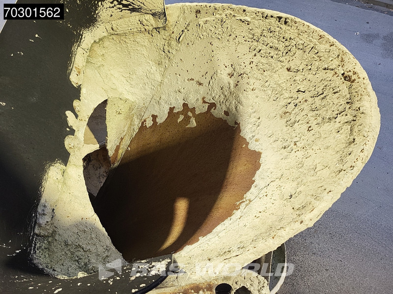 Mercedes-Benz Axor 3240 8X4 9m3 Liebherr mixer Steel suspension Manual Euro 5 - Concrete mixer truck: picture 5 Mercedes-Benz Axor 3240 8X4 9m3 Liebherr mixer Steel suspension Manual Euro 5 - Concrete mixer truck: picture 5