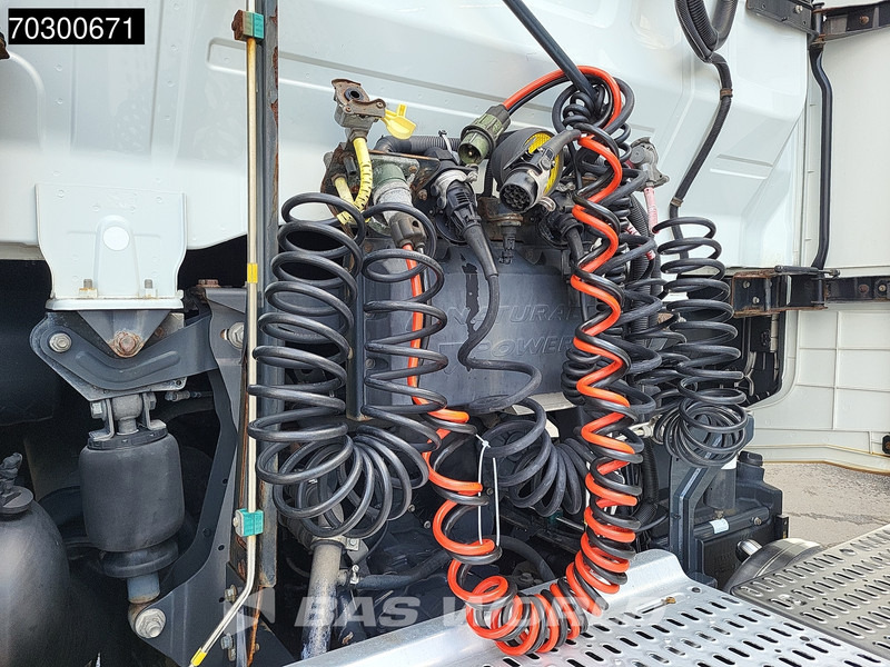 Tractor unit Iveco S-Way NP 460 4X2 LNG! NL-Truck Retarder 2xTanks ACC LED Euro 6: picture 11 Tractor unit Iveco S-Way NP 460 4X2 LNG! NL-Truck Retarder 2xTanks ACC LED Euro 6: picture 11