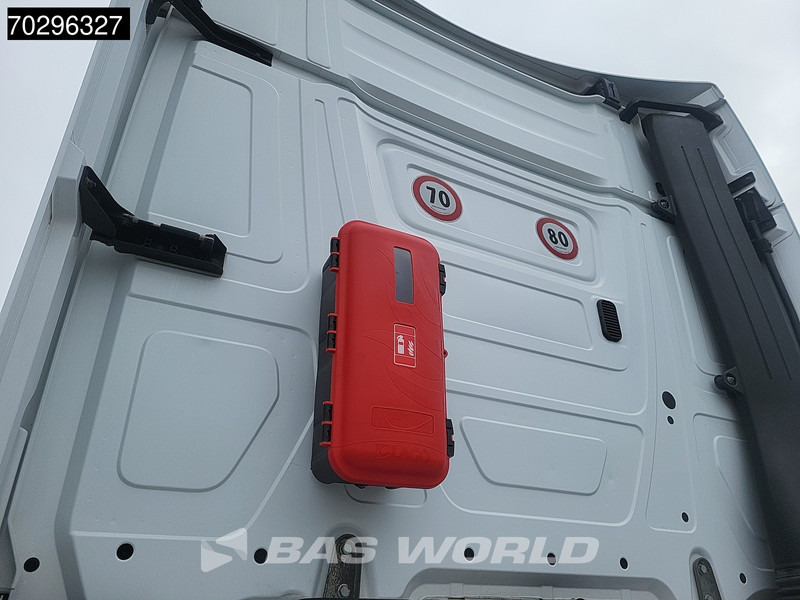 Mercedes-Benz Actros 1845 Actros 4X2 StreamSpace Retarder ADR 2xTanks Euro 6 - Tractor unit: picture 5 Mercedes-Benz Actros 1845 Actros 4X2 StreamSpace Retarder ADR 2xTanks Euro 6 - Tractor unit: picture 5