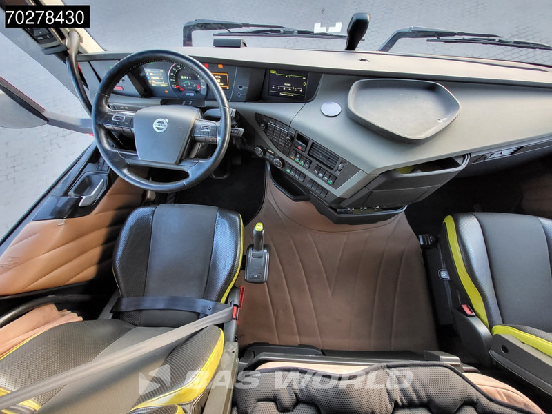Interior photo 1: Tractor unit Volvo FH16 750 FH16 6X2 Special-Interior Full-Air Work-Remote Dynamic Steering Alcoa ACC Xenon
