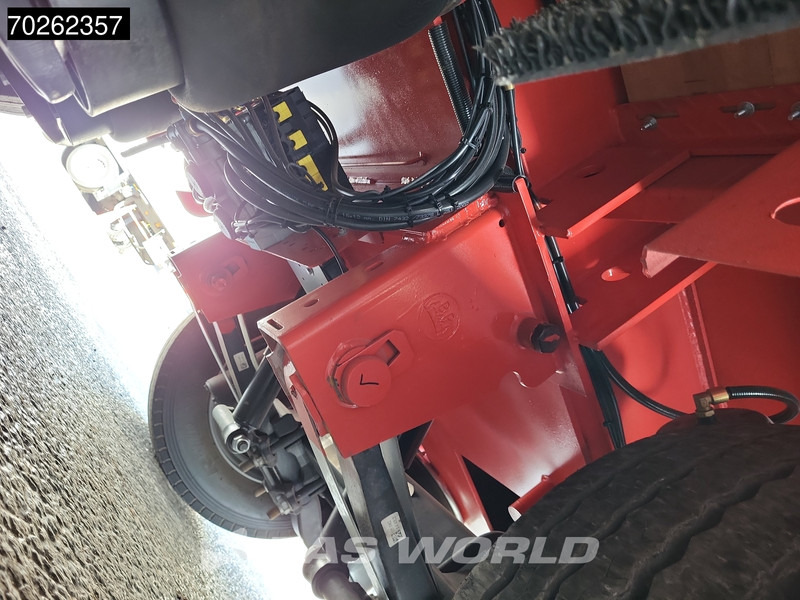 New Low loader semi-trailer Vega Lowbed 2 axles NEW Hydr. Ramps. Lift+Steering Axle: picture 17