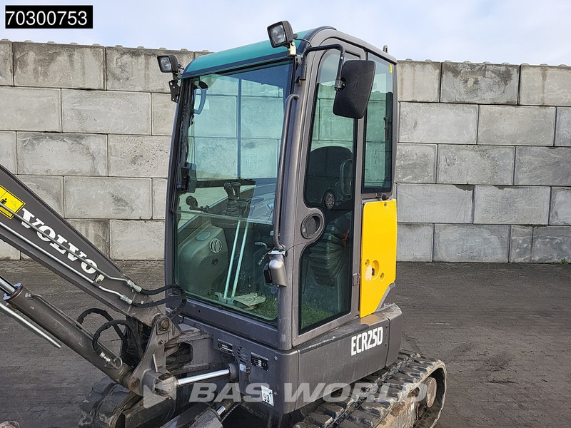 Mini excavator Volvo ECR25 D: picture 16