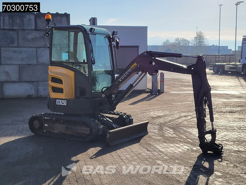 Mini excavator Volvo ECR25 D: picture 7
