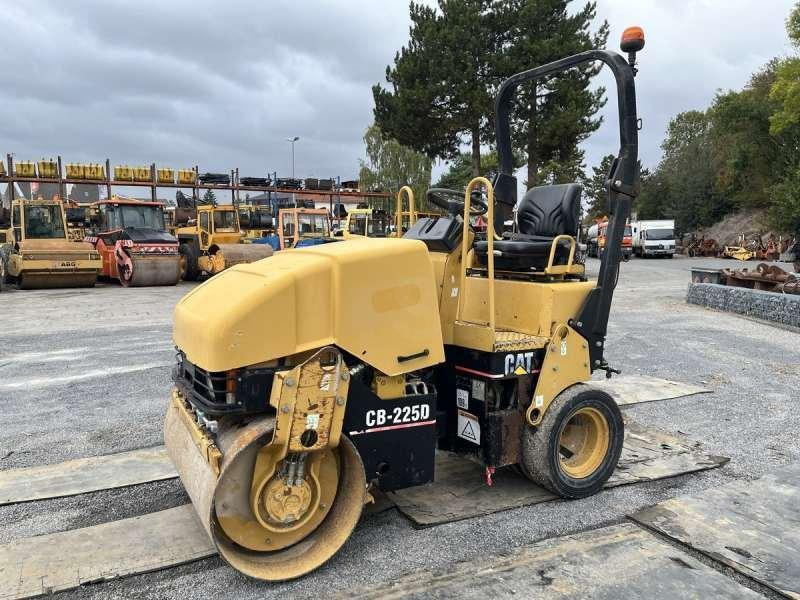 Caterpillar CB225D - Combination roller: picture 3 Caterpillar CB225D - Combination roller: picture 3