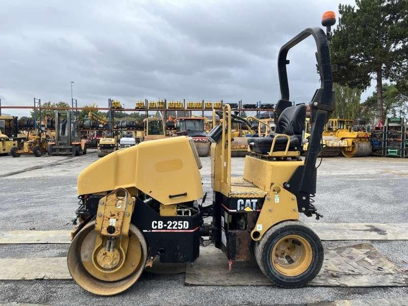 Caterpillar CB225D - Combination roller: picture 4 Caterpillar CB225D - Combination roller: picture 4