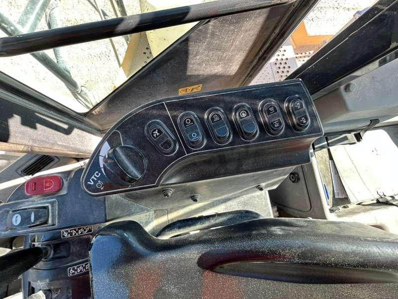 Wheel loader Komatsu WA600-8E0: picture 33 Wheel loader Komatsu WA600-8E0: picture 33