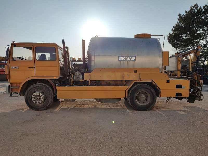 Renault G260 - Asphalt distributor: picture 4 Renault G260 - Asphalt distributor: picture 4