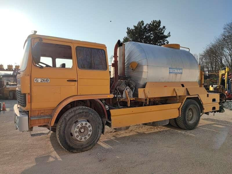 Renault G260 - Asphalt distributor: picture 3 Renault G260 - Asphalt distributor: picture 3
