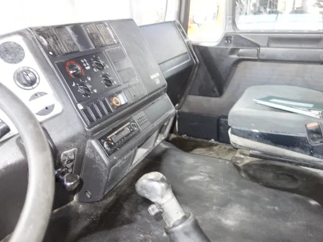 Cab chassis truck MAN 35-364 chassis cabine manual diesel pomp 6 cil 8x4: picture 11 Cab chassis truck MAN 35-364 chassis cabine manual diesel pomp 6 cil 8x4: picture 11