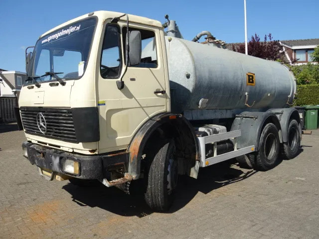 Mercedes-Benz MB 2222 6X4 VACUUM TOILET TRUCK WITH PUMP - Tank truck: picture 2 Mercedes-Benz MB 2222 6X4 VACUUM TOILET TRUCK WITH PUMP - Tank truck: picture 2