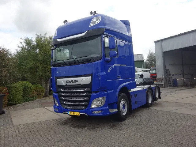 Tractor unit DAF XF 530 FTS 6X2 10 TYERS: picture 1