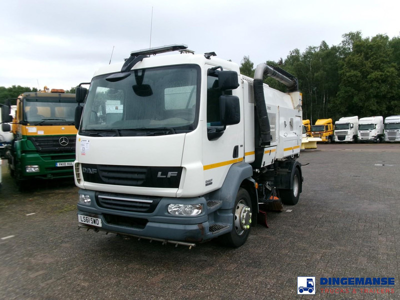 DAF LF 55.220 4x2 Scarab sweeper - Road sweeper: picture 1 DAF LF 55.220 4x2 Scarab sweeper - Road sweeper: picture 1