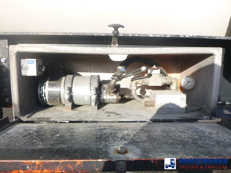 Feldbinder Powder tank alu 63 m3 (tipping) - Tank semi-trailer: picture 5 Feldbinder Powder tank alu 63 m3 (tipping) - Tank semi-trailer: picture 5