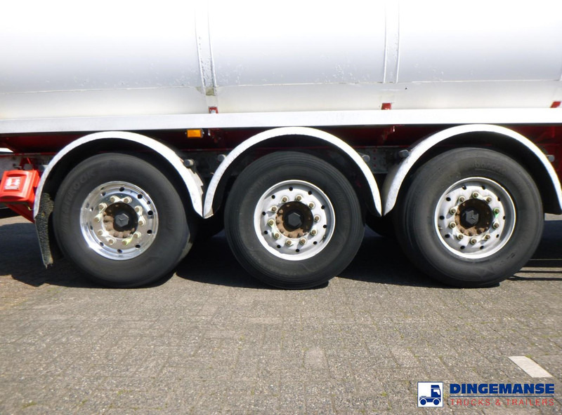 Lakeland Fuel tank alu 42.8 m3 / 6 comp - Tank semi-trailer: picture 5 Lakeland Fuel tank alu 42.8 m3 / 6 comp - Tank semi-trailer: picture 5