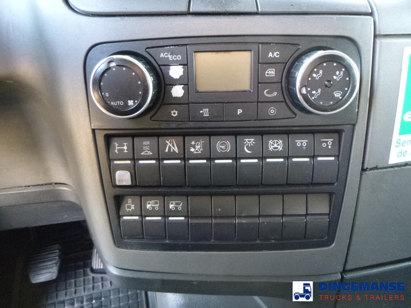 Box truck MAN TGX 26.440 6X2 high volume + Fruehauf closed box trailer: picture 16 Box truck MAN TGX 26.440 6X2 high volume + Fruehauf closed box trailer: picture 16