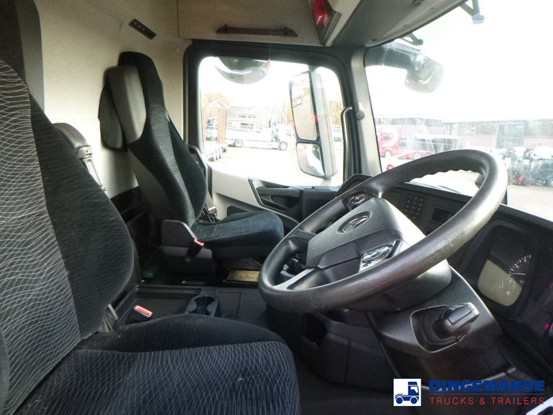 Interior photo 1: Refrigerator truck Mercedes-Benz Antos 2533 RHD 6x2 Thermoking T1000R frigo