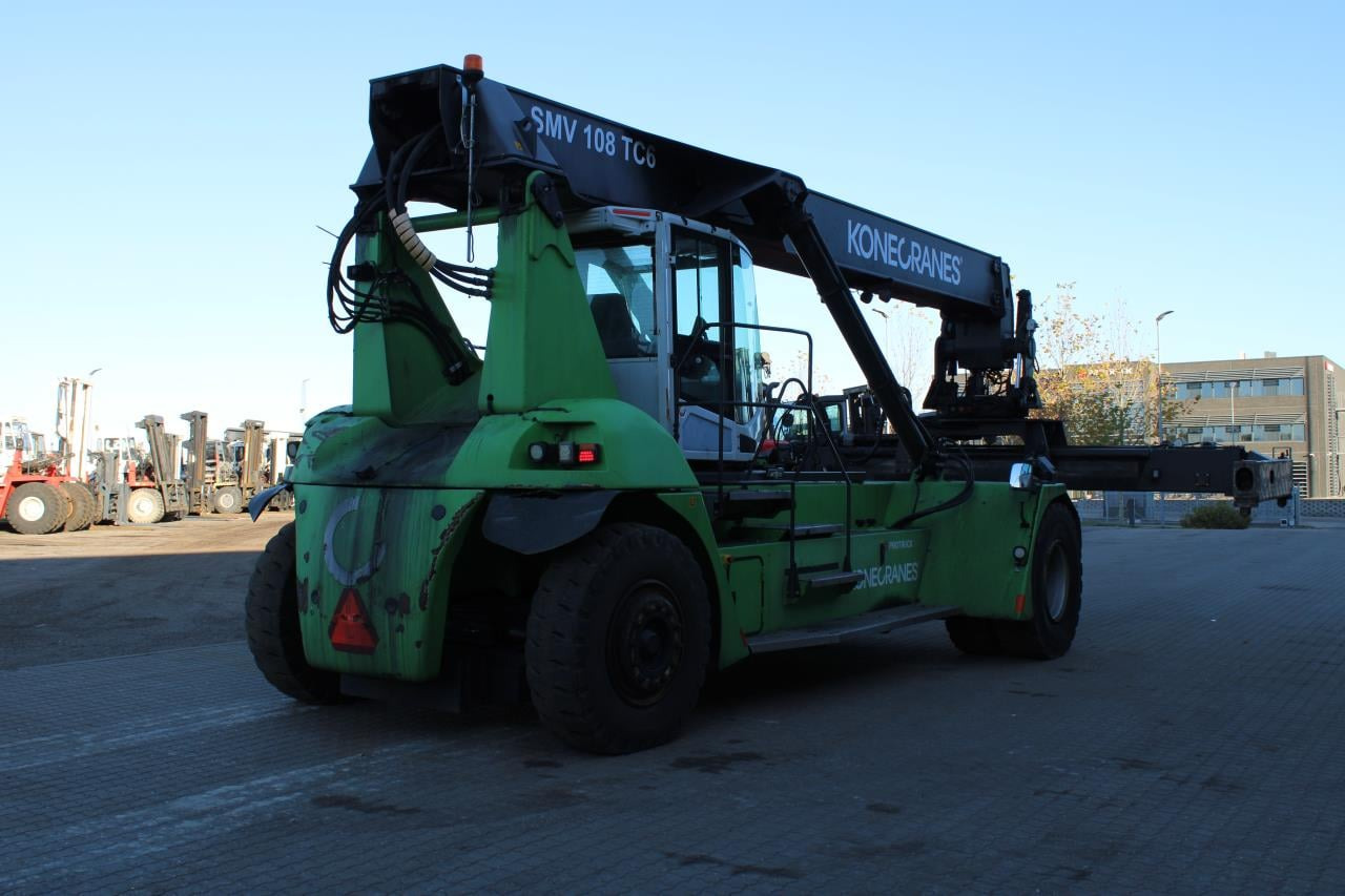 SMV 108 TC6 - Reach stacker: picture 3 SMV 108 TC6 - Reach stacker: picture 3